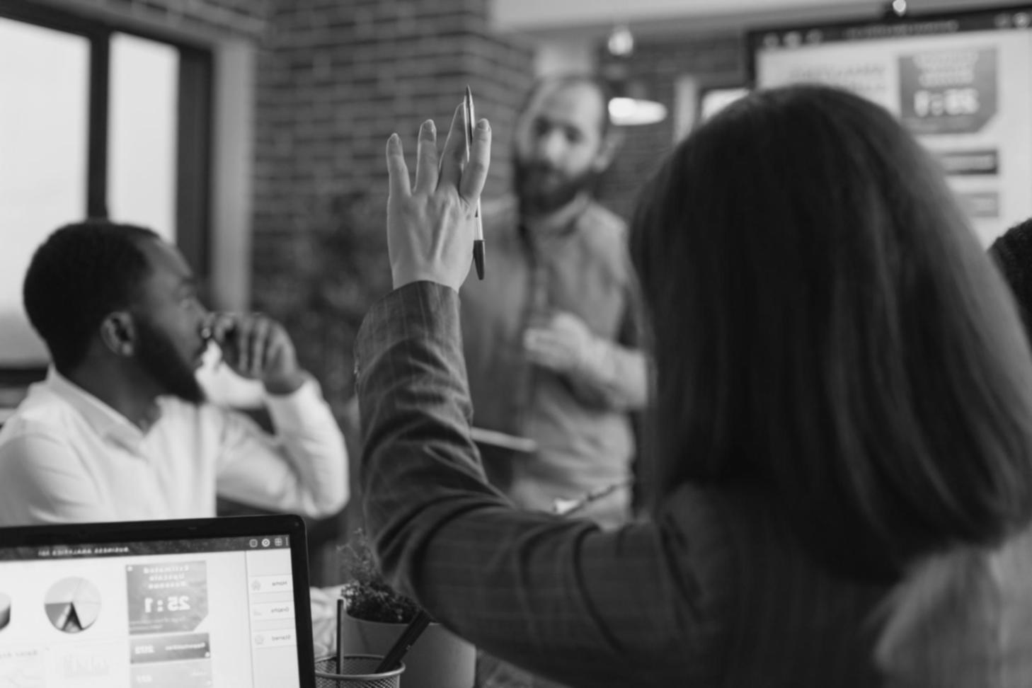 Команда экспертов по финансовой автоматизации за работой